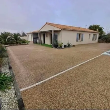 Avec Piscine 度假居 *