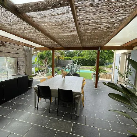 Avec Piscine 度假居