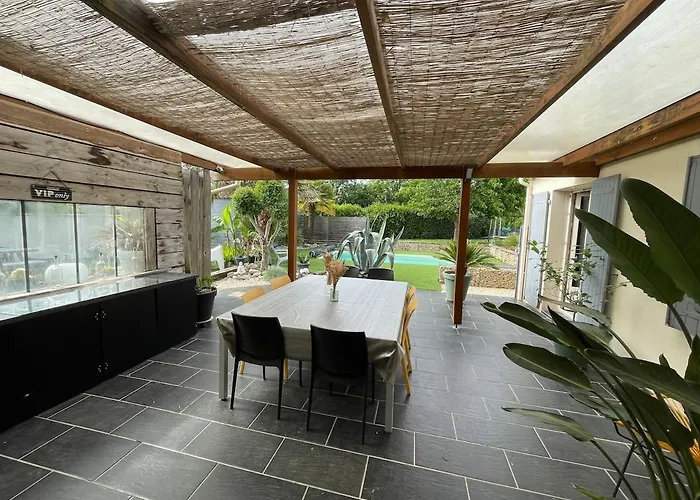 Avec Piscine Semesterbostad